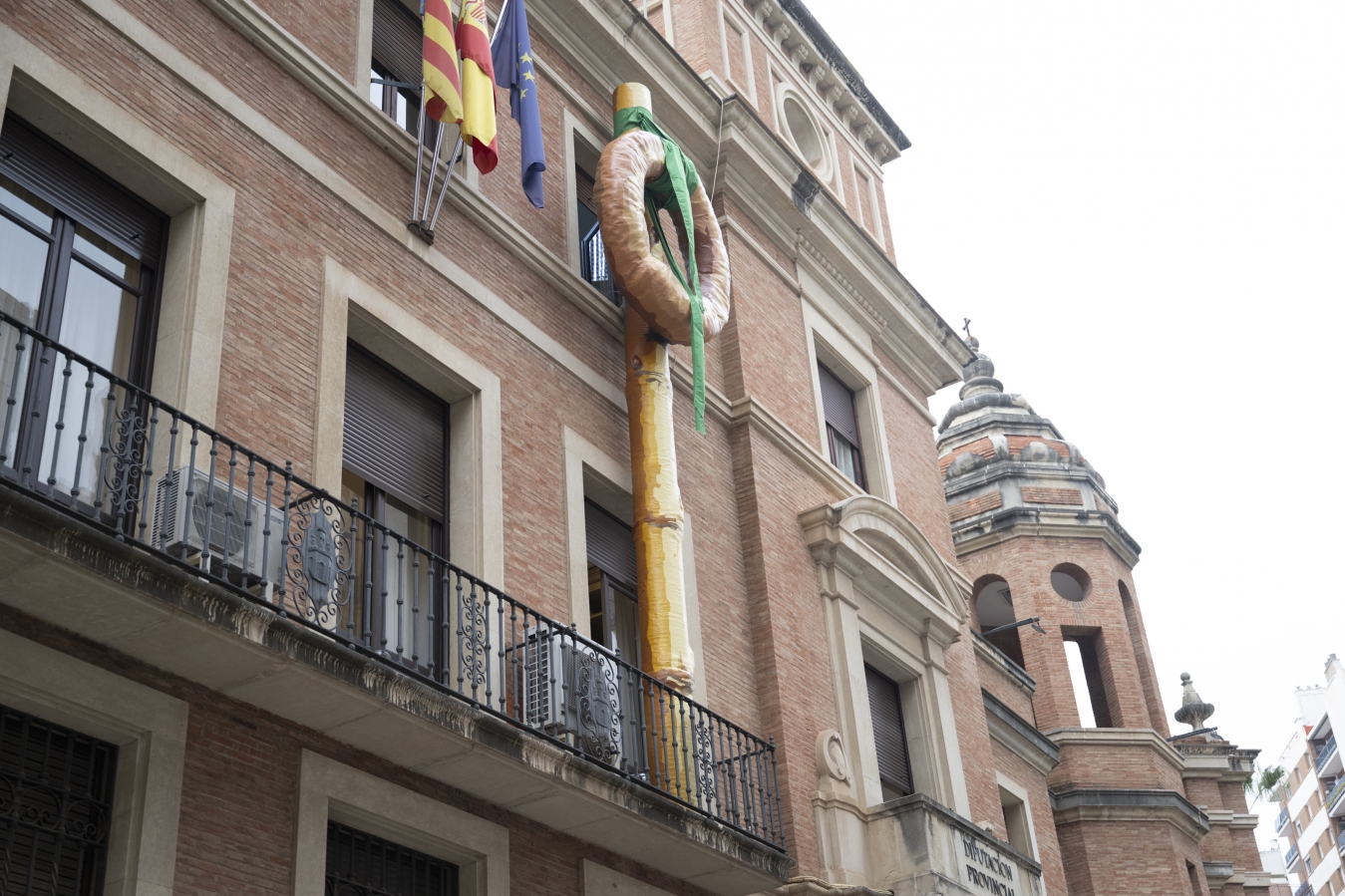 La Diputación de Castellón se engalana ‘a lo grande’ para recibir las Fiestas de la Magdalena